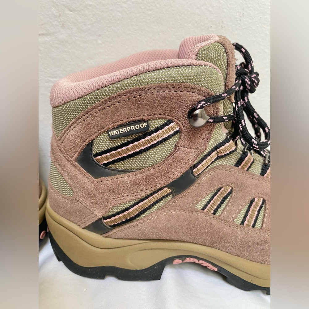 Hi-Tec Women's Bandera Mid Waterproof Hiking Boots Taupe/Blush worn once